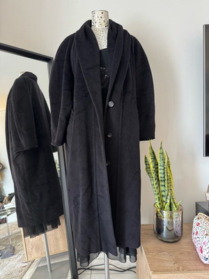 Max Mara cashmere coat size S oversized like new, black