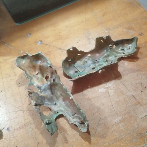 Aquarium decoration used, broken clasp, can be tied with thread
