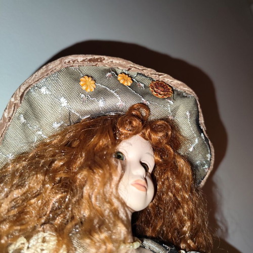 Porcelain doll Victorian style 50cm like new