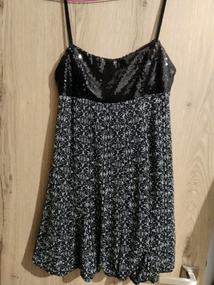 Φόρεμα μίνι μεταχειρισμένο με κέντημα και παγιέτες, μέγεθος Μ