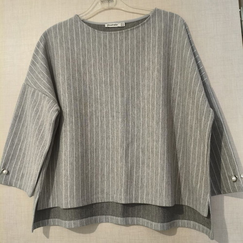 Stradivarius gray striped blouse with pearl details used, size M