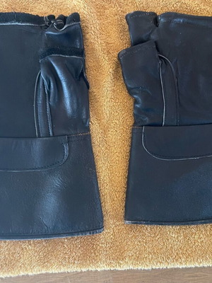 Heavy-duty leather military gloves like new with 11th regiment stamps