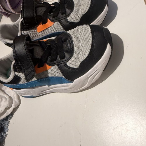 Puma kids' athletic shoes like new, size 31, black and blue