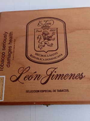 ΚΕΝΟ ΞΥΛΙΝ0 ΣΥΛΛΕΚΤΙΚΟ ΚΟΥΤΙ ΑΠΟ ΠΟΥΡΑ LEON JIMENES ΔΟΜΙΝΙΚΑΝΗΣ ΔΗΜΟΚΡΑΤΙΑΣ