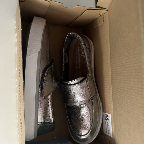 TOMS Metallic Leather Slip-On Sneakers like new, size 38, silver