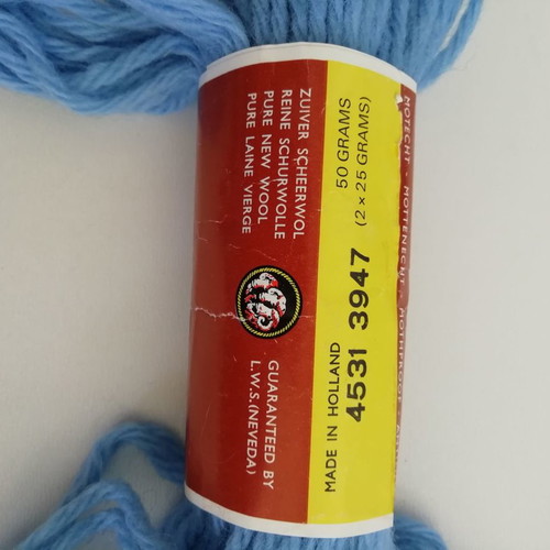 Wool yarn for carpet and pillow embroidery new, 5 pieces