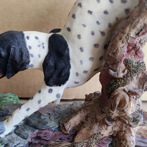 Adeline Collection decorative Pointer dog chasing hare like new