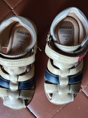 Geox children's sandals, size 25, tan