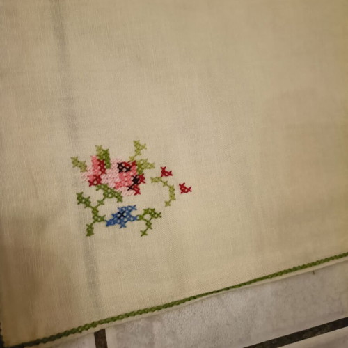 Hand-embroidered doilies like new, set of 8 pieces