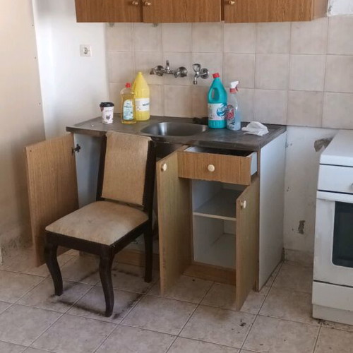 Detached house 120 sqm stone-built with fireplace, ground floor, needs renovation