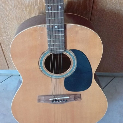 Guitar refurbished for beginner steps