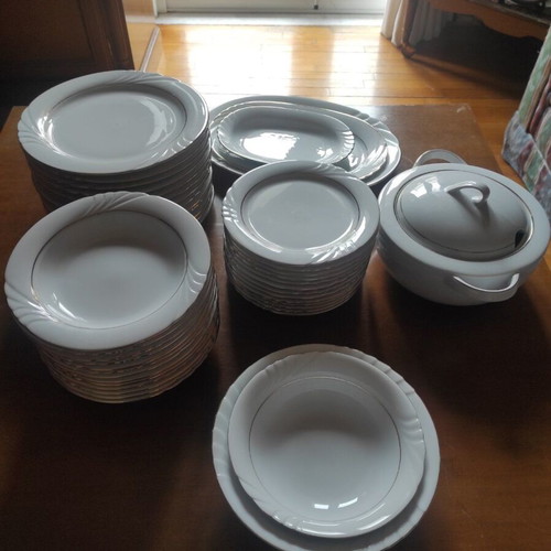 Eschenbach Bavaria vintage porcelain dinnerware set like new