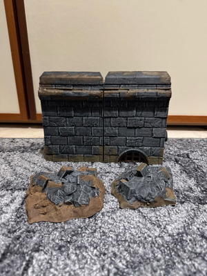 Lord of the Rings 3D Terrain Helms Deep Wall like new (16x22) with 2 ruins