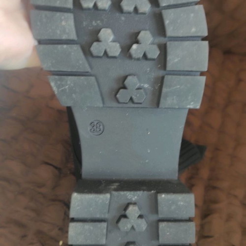 Boots size 38 like new with elastic laces and rhinestones