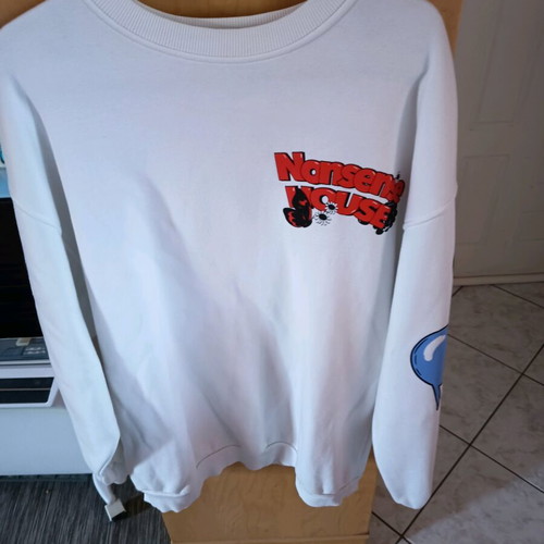Bershka women's oversized sweatshirt like new, white multicolor