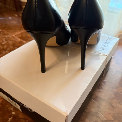 Nine West black leather heels used, size 37