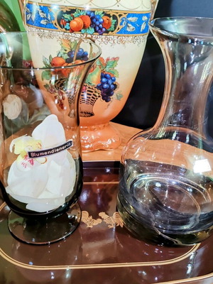 Set of two Gallo vases on tray like new