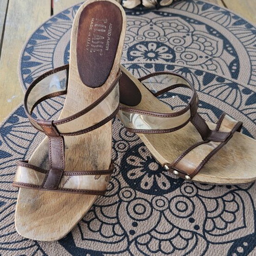 Alviero Martini 1a Classe sandals size 38, used, beige, wood and leather