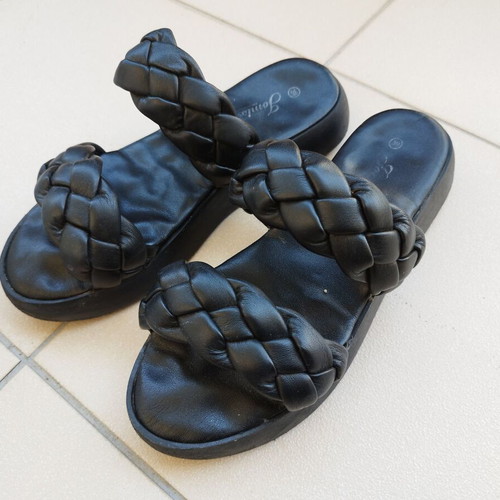 Jomix women's Italian anatomical slippers size 39 like new, black