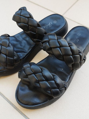 Jomix women's Italian anatomical slippers size 39 like new, black