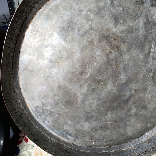 Copper hammered tray used, diameter 48cm, weight 2.2kg
