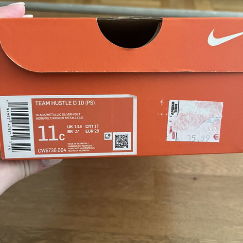 Nike Team Hustle D 10 (PS) kids' shoes size 28, black and silver