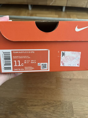 Nike Team Hustle D 10 (PS) kids' shoes size 28, black and silver