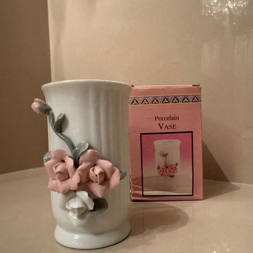 Porcelain vase with roses new