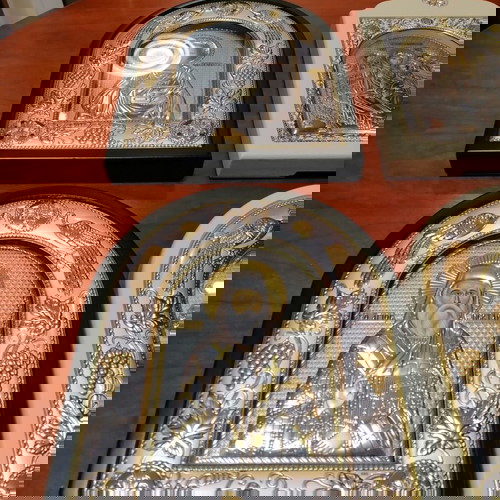 Ιερές εικόνες από τις Καρυές Αγίου Όρους καινούργιες, επάργυρες με τζάμι