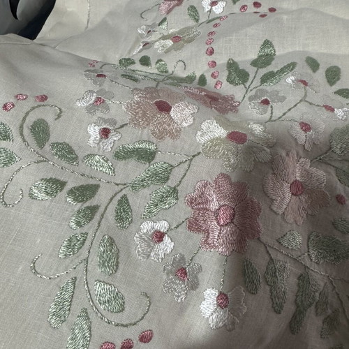 Embroidered tablecloth 1.15x1.15 m
