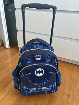Batman kindergarten trolley bag with glow-in-the-dark details