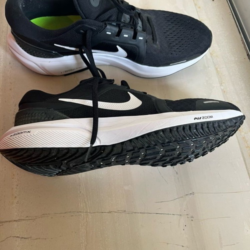 Nike Air Zoom Vomero 16 DA7245-001 Black like new, size 45