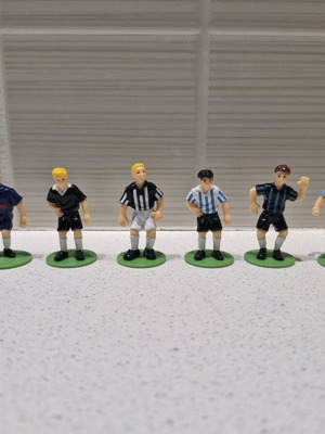 Decorative football figures like new, pack of 8, plastic