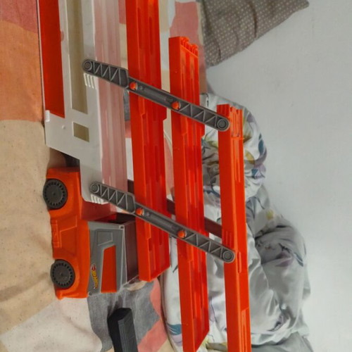 Hot Wheels Truck like new for over 20 cars