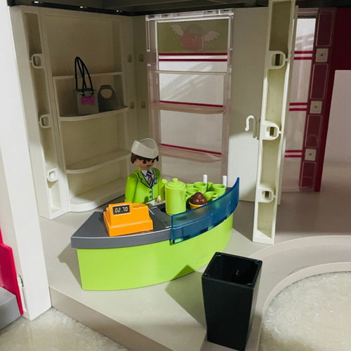 Playmobil 5485 City Life Shopping Mall used with elevator and figures