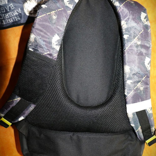 Must Diakakis backpack like new, quality student bag