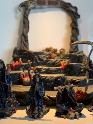 Gothic decorative resin base with 4 used Grim Reaper figures