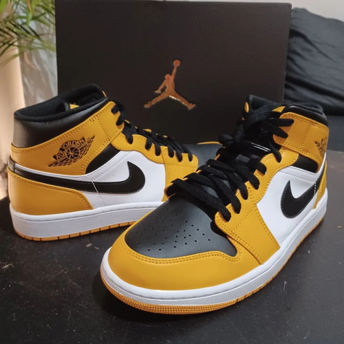 Air Jordan 1 Mid Taxi/White/Black new, size EU 44.5