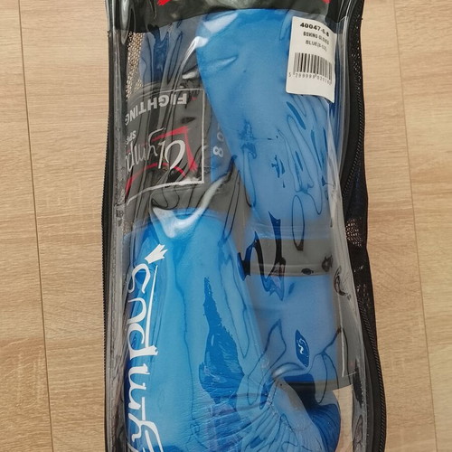 Boxing gloves and elastic wrist wraps like new