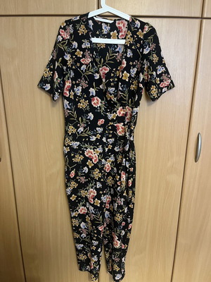 Zara jumpsuit like new, size M, black with colorful floral print
