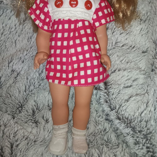 Vintage doll used, excellent condition, missing one shoe
