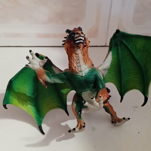 Flying dragon figure like new