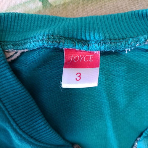 Pack of 4 t-shirts and jacket like new for 3 years old
