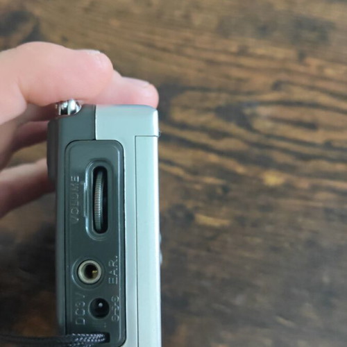 Kaide digital pocket radio with clock and alarm