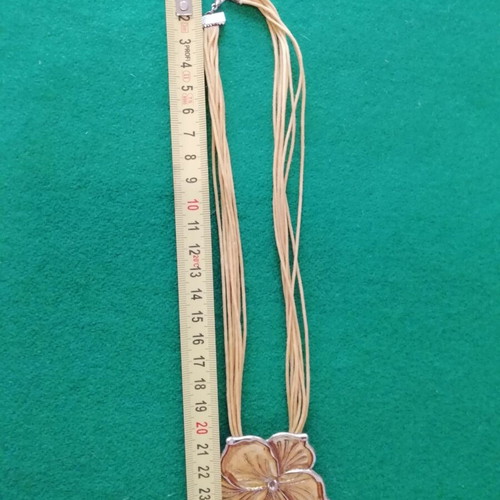 Steel flower necklace yellow to gold, new with 9 cords