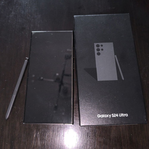 Samsung Galaxy S24 Ultra 256GB like new, free cases