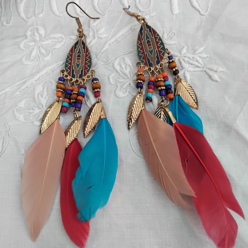 Set of 3 bohemian and ethnic style dangling earrings like new, multicolor