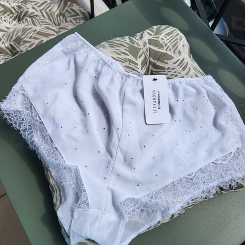 White shorts size S new with gift