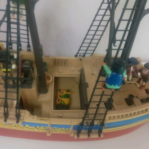 Playmobil Large Pirate Ship 4290 used with 5 cannons and 6 figures vintage