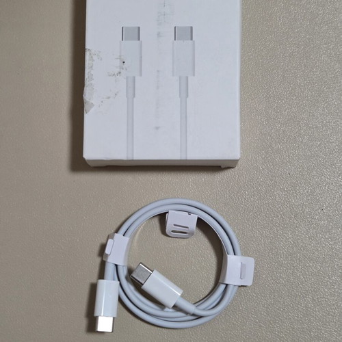 USB Type-C to USB Type-C cable for smartphones and laptops